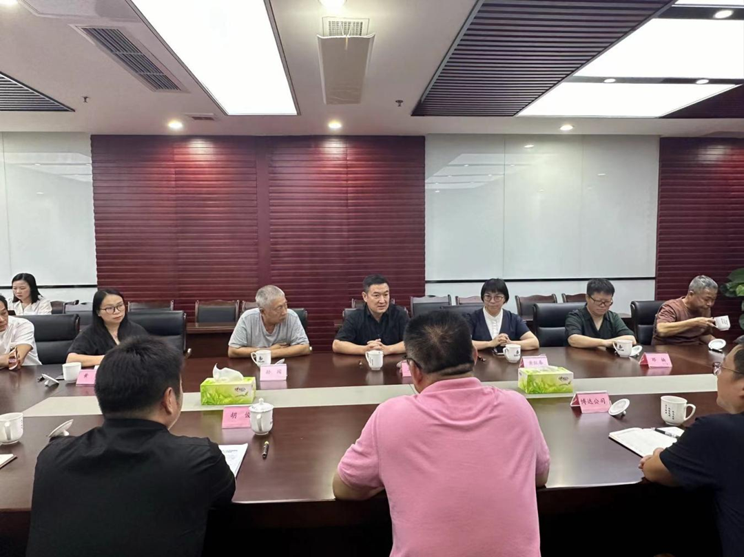 9月3日，四川美術(shù)學(xué)院黨委常委、副院長王朝剛一行蒞臨我司。此次來訪圍繞四方塊文旅商業(yè)街區(qū)項目建設(shè)進行指導(dǎo).png